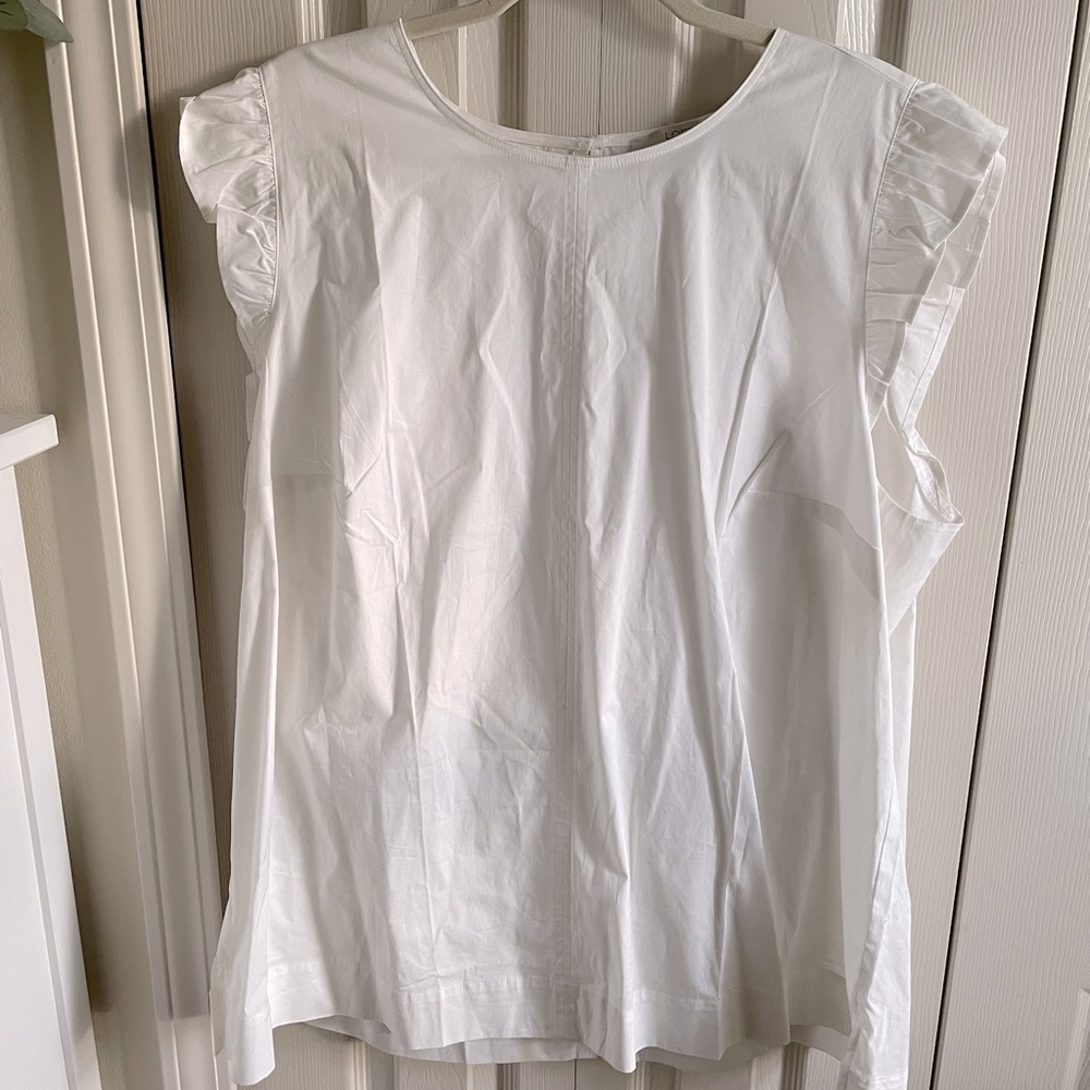 Crisp cotton white shortsleeved top